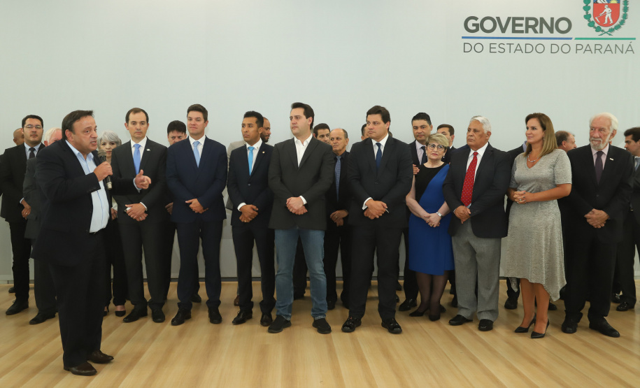Governador Carlos Massa Ratinho Júnior dá posse ao secretário de Estado da Infrestrurura e Logística, Sandro Alex, e ao diretor do Departamento de Estradas e Rodagem (DER), João Alfredo zampieri - Curitiba, 13/02/2019 - Foto: Rodrigo Félix Leal/ANPr