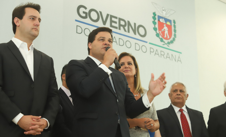 Governador Carlos Massa Ratinho Júnior dá posse ao secretário de Estado da Infrestrurura e Logística, Sandro Alex, e ao diretor do Departamento de Estradas e Rodagem (DER), João Alfredo zampieri - Curitiba, 13/02/2019 - Foto: Rodrigo Félix Leal/ANPr
