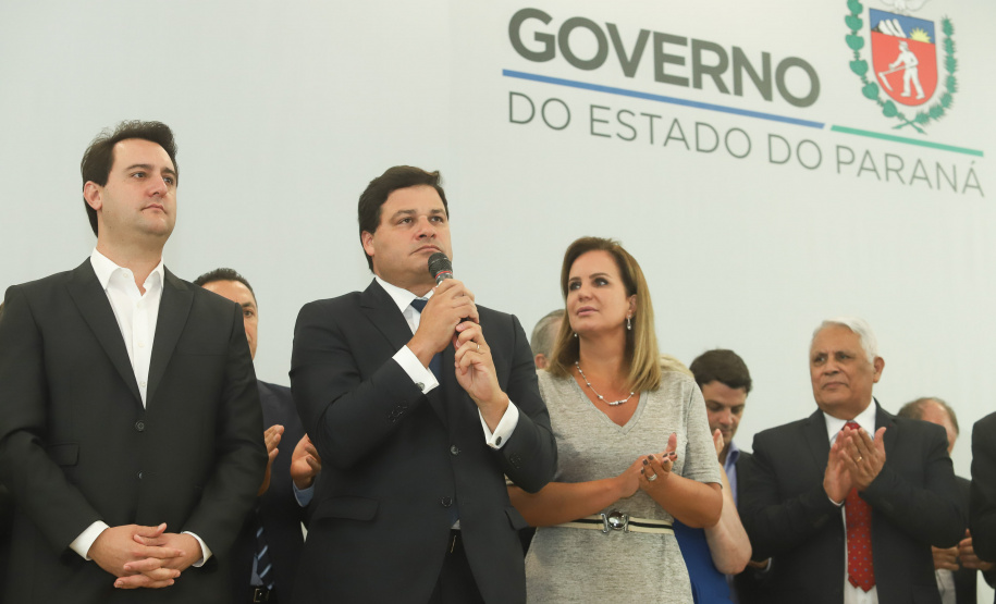 Governador Carlos Massa Ratinho Júnior dá posse ao secretário de Estado da Infrestrurura e Logística, Sandro Alex, e ao diretor do Departamento de Estradas e Rodagem (DER), João Alfredo zampieri - Curitiba, 13/02/2019 - Foto: Rodrigo Félix Leal/ANPr