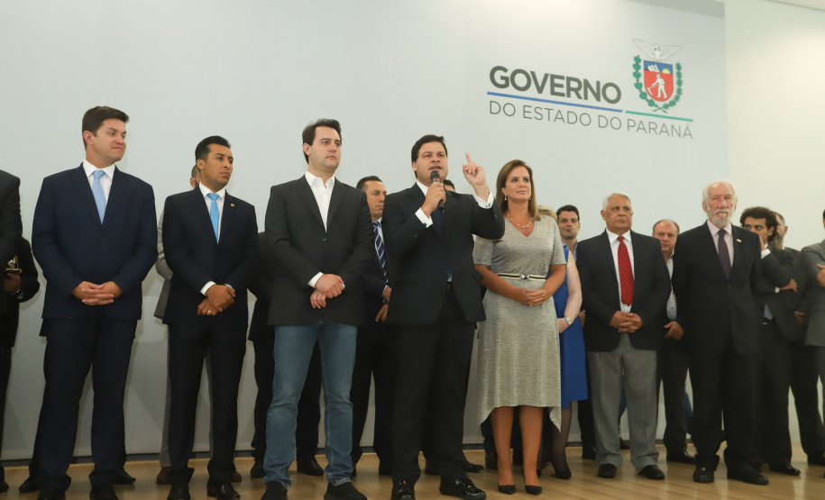 Governador Carlos Massa Ratinho Júnior dá posse ao secretário de Estado da Infrestrurura e Logística, Sandro Alex, e ao diretor do Departamento de Estradas e Rodagem (DER), João Alfredo zampieri - Curitiba, 13/02/2019 - Foto: Rodrigo Félix Leal/ANPr