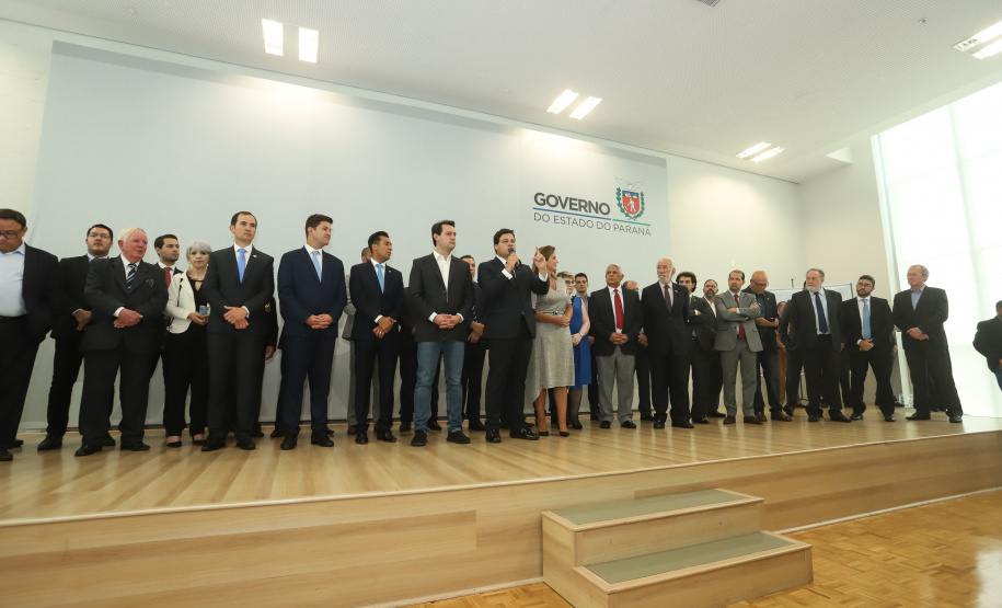 Governador Carlos Massa Ratinho Júnior dá posse ao secretário de Estado da Infrestrurura e Logística, Sandro Alex, e ao diretor do Departamento de Estradas e Rodagem (DER), João Alfredo zampieri - Curitiba, 13/02/2019 - Foto: Rodrigo Félix Leal/ANPr