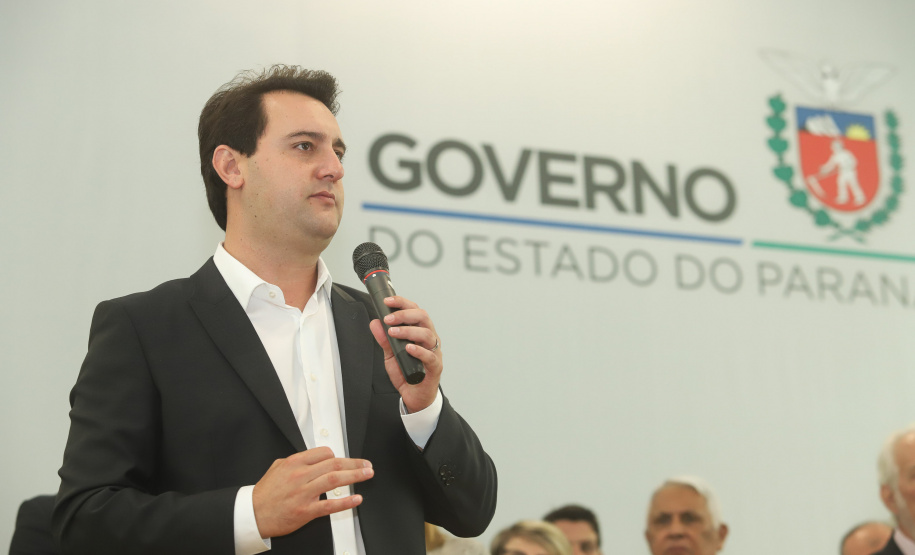 Governador Carlos Massa Ratinho Júnior dá posse ao secretário de Estado da Infrestrurura e Logística, Sandro Alex, e ao diretor do Departamento de Estradas e Rodagem (DER), João Alfredo zampieri - Curitiba, 13/02/2019 - Foto: Rodrigo Félix Leal/ANPr