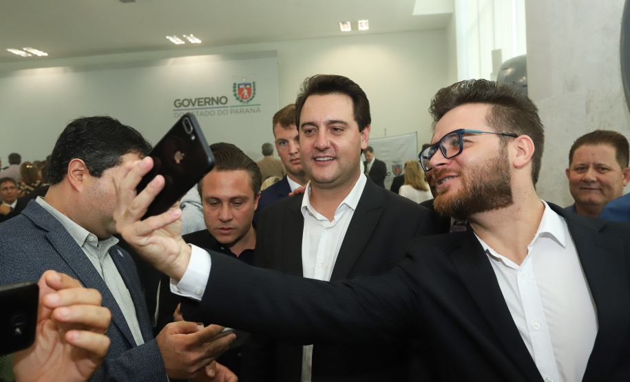 Governador Carlos Massa Ratinho Júnior dá posse ao secretário de Estado da Infrestrurura e Logística, Sandro Alex, e ao diretor do Departamento de Estradas e Rodagem (DER), João Alfredo zampieri - Curitiba, 13/02/2019 - Foto: Rodrigo Félix Leal/ANPr