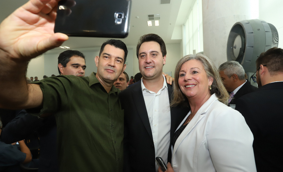 Governador Carlos Massa Ratinho Júnior dá posse ao secretário de Estado da Infrestrurura e Logística, Sandro Alex, e ao diretor do Departamento de Estradas e Rodagem (DER), João Alfredo zampieri - Curitiba, 13/02/2019 - Foto: Rodrigo Félix Leal/ANPr