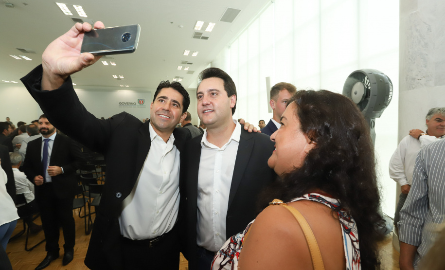 Governador Carlos Massa Ratinho Júnior dá posse ao secretário de Estado da Infrestrurura e Logística, Sandro Alex, e ao diretor do Departamento de Estradas e Rodagem (DER), João Alfredo zampieri - Curitiba, 13/02/2019 - Foto: Rodrigo Félix Leal/ANPr