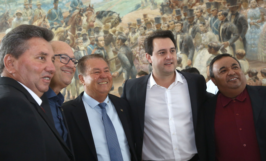 Governador Carlos Massa Ratinho Júnior dá posse ao secretário de Estado da Infrestrurura e Logística, Sandro Alex, e ao diretor do Departamento de Estradas e Rodagem (DER), João Alfredo zampieri  -  Curitiba, 13/02/2019  -  Foto: Jaelson Lucas/ANPr