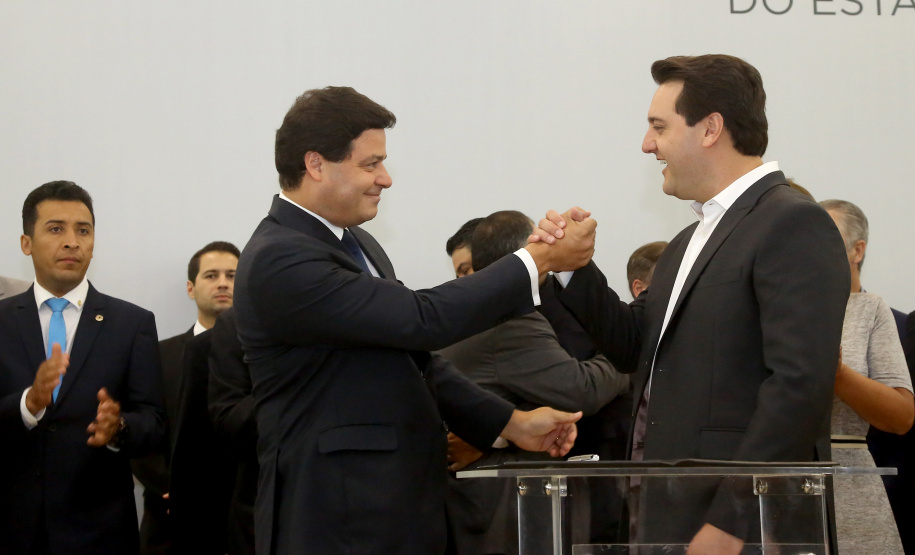 Governador Carlos Massa Ratinho Júnior dá posse ao secretário de Estado da Infrestrurura e Logística, Sandro Alex, e ao diretor do Departamento de Estradas e Rodagem (DER), João Alfredo zampieri  -  Curitiba, 13/02/2019  -  Foto: Jaelson Lucas/ANPr