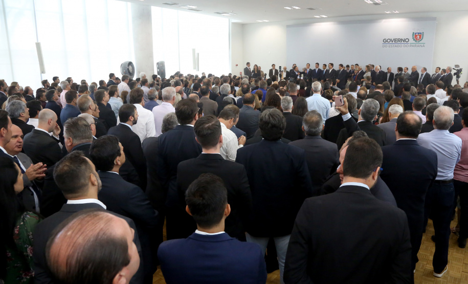 Governador Carlos Massa Ratinho Júnior dá posse ao secretário de Estado da Infrestrurura e Logística, Sandro Alex, e ao diretor do Departamento de Estradas e Rodagem (DER), João Alfredo zampieri  -  Curitiba, 13/02/2019  -  Foto: Jaelson Lucas/ANPr