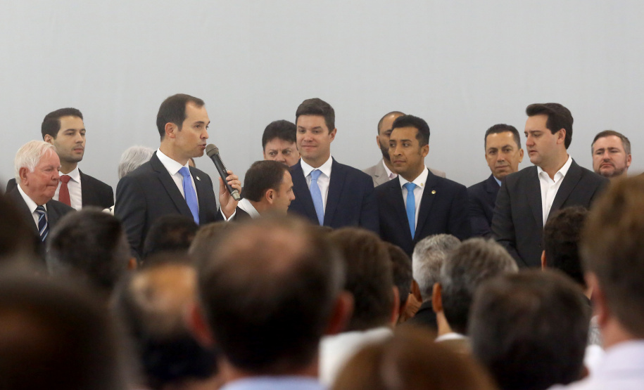 Governador Carlos Massa Ratinho Júnior dá posse ao secretário de Estado da Infrestrurura e Logística, Sandro Alex, e ao diretor do Departamento de Estradas e Rodagem (DER), João Alfredo zampieri  -  Curitiba, 13/02/2019  -  Foto: Jaelson Lucas/ANPr