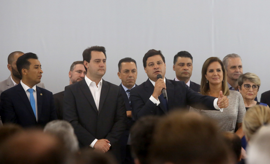 Governador Carlos Massa Ratinho Júnior dá posse ao secretário de Estado da Infrestrurura e Logística, Sandro Alex, e ao diretor do Departamento de Estradas e Rodagem (DER), João Alfredo zampieri  -  Curitiba, 13/02/2019  -  Foto: Jaelson Lucas/ANPr