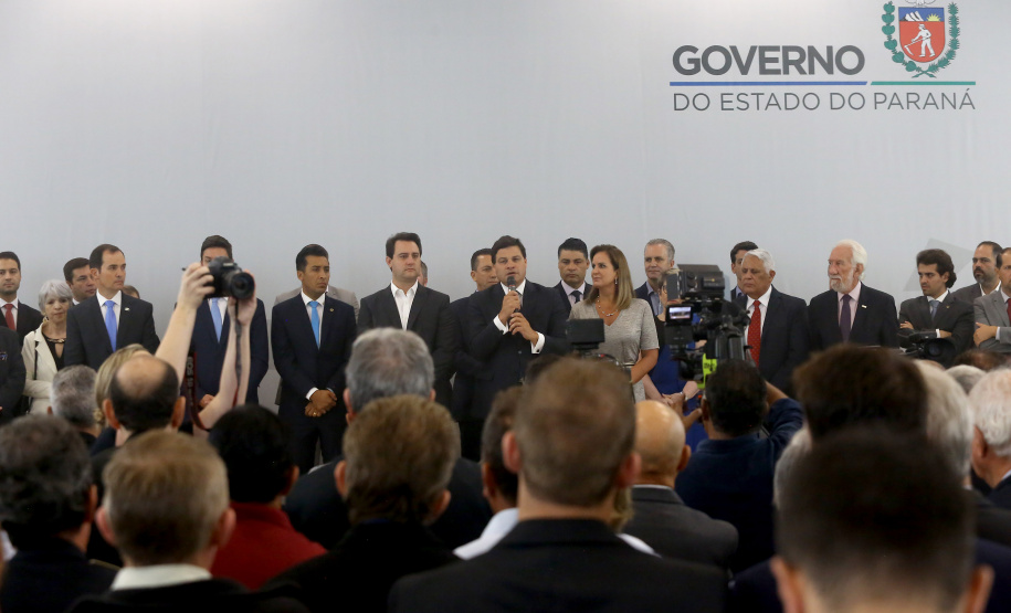 Governador Carlos Massa Ratinho Júnior dá posse ao secretário de Estado da Infrestrurura e Logística, Sandro Alex, e ao diretor do Departamento de Estradas e Rodagem (DER), João Alfredo zampieri  -  Curitiba, 13/02/2019  -  Foto: Jaelson Lucas/ANPr