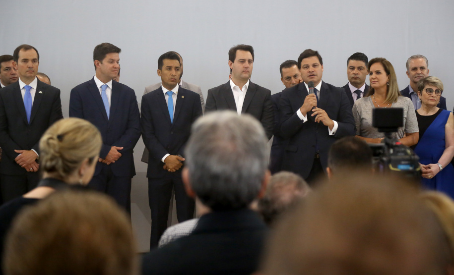 Governador Carlos Massa Ratinho Júnior dá posse ao secretário de Estado da Infrestrurura e Logística, Sandro Alex, e ao diretor do Departamento de Estradas e Rodagem (DER), João Alfredo zampieri  -  Curitiba, 13/02/2019  -  Foto: Jaelson Lucas/ANPr