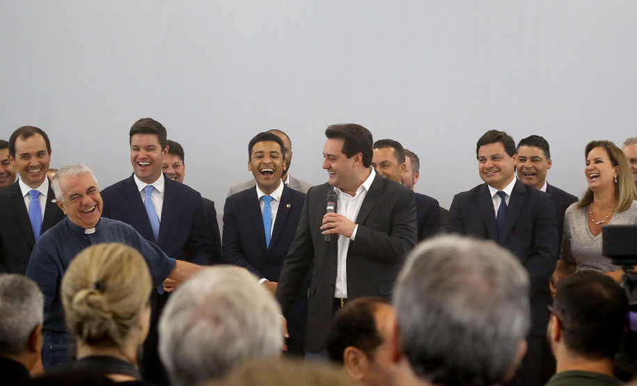 Governador Carlos Massa Ratinho Júnior dá posse ao secretário de Estado da Infrestrurura e Logística, Sandro Alex, e ao diretor do Departamento de Estradas e Rodagem (DER), João Alfredo zampieri  -  Curitiba, 13/02/2019  -  Foto: Jaelson Lucas/ANPr