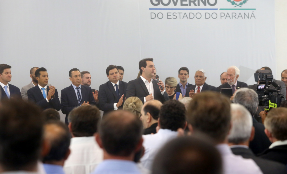 Governador Carlos Massa Ratinho Júnior dá posse ao secretário de Estado da Infrestrurura e Logística, Sandro Alex, e ao diretor do Departamento de Estradas e Rodagem (DER), João Alfredo zampieri  -  Curitiba, 13/02/2019  -  Foto: Jaelson Lucas/ANPr