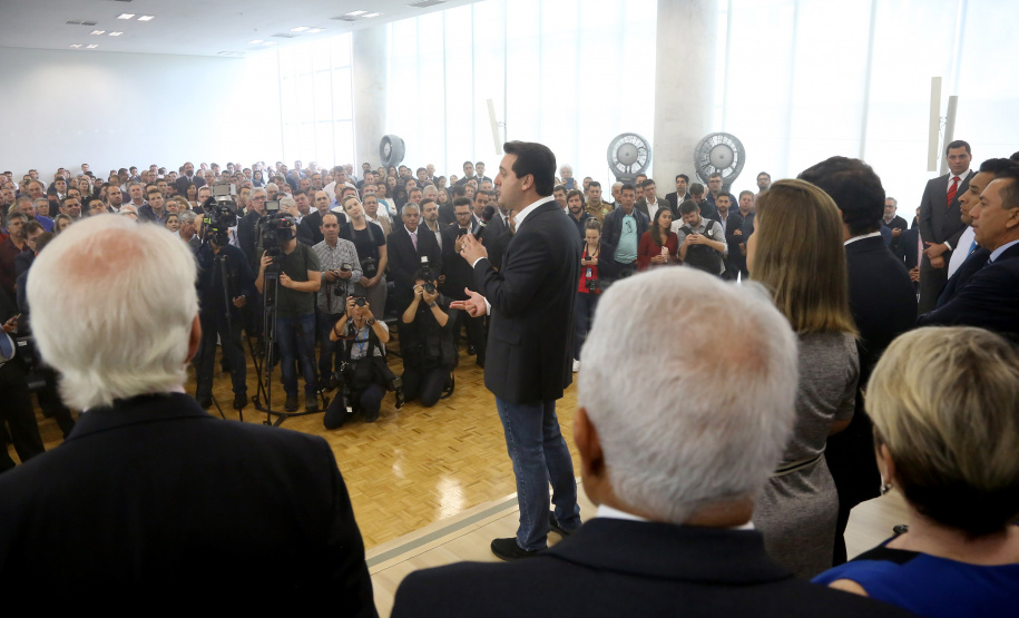 Governador Carlos Massa Ratinho Júnior dá posse ao secretário de Estado da Infrestrurura e Logística, Sandro Alex, e ao diretor do Departamento de Estradas e Rodagem (DER), João Alfredo zampieri  -  Curitiba, 13/02/2019  -  Foto: Jaelson Lucas/ANPr