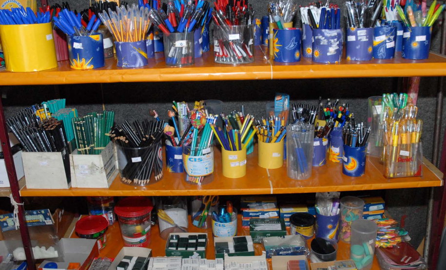 As equipes verificaram presença do Selo do Inmetro em 25 produtos como apontadores, borrachas, canetas esferográficas rollers, canetas hidrográficas, colas, compassos, corretivos, esquadros, estojos com motivos ou personagens infantis ou desportivos.Foto: Arquivo/ANPr