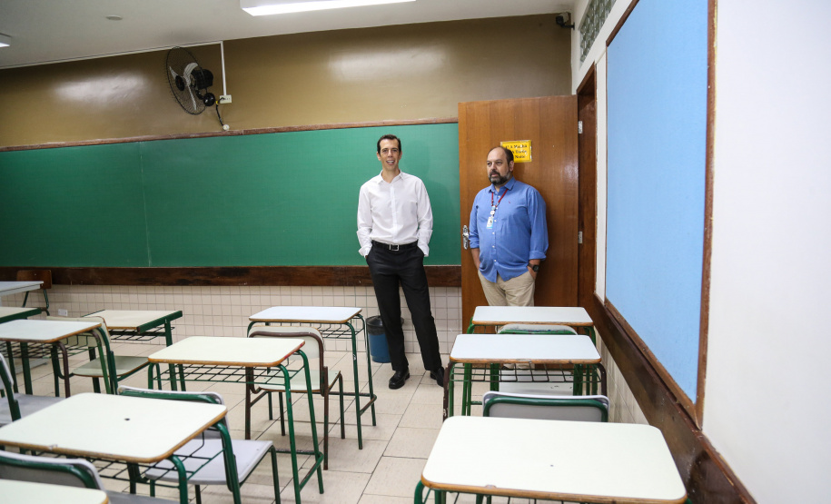 O secretário de Educação Renato Feder e o diretor Jaques Marcelo Pereira da Escola Estadual São Cristóvão no início do ano letivo. Curitiba, 14/02/2019 - Foto: Geraldo Bubniak/ANPr