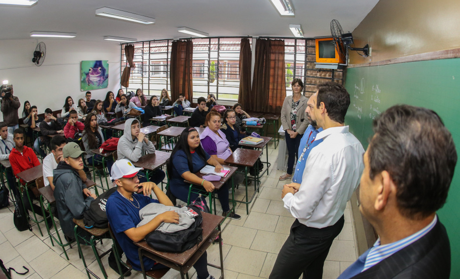 O secretário de Educação Renato Feder em visita na Escola Estadual São Cristóvão no início do ano letivo. Curitiba, 14/02/2019 - Foto: Geraldo Bubniak/ANPr