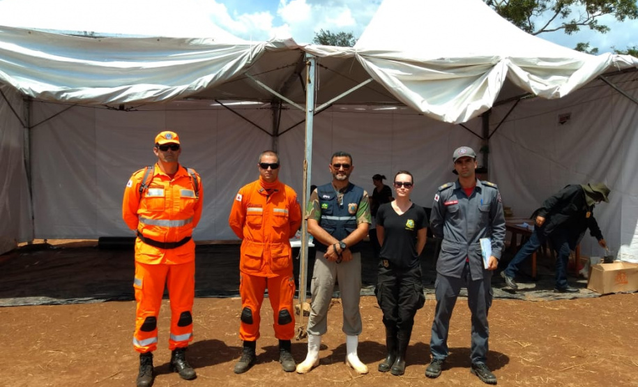 Equipe do Paraná durante resgates em Brumadinho (MG). Foto: Divulgação/ANPr
