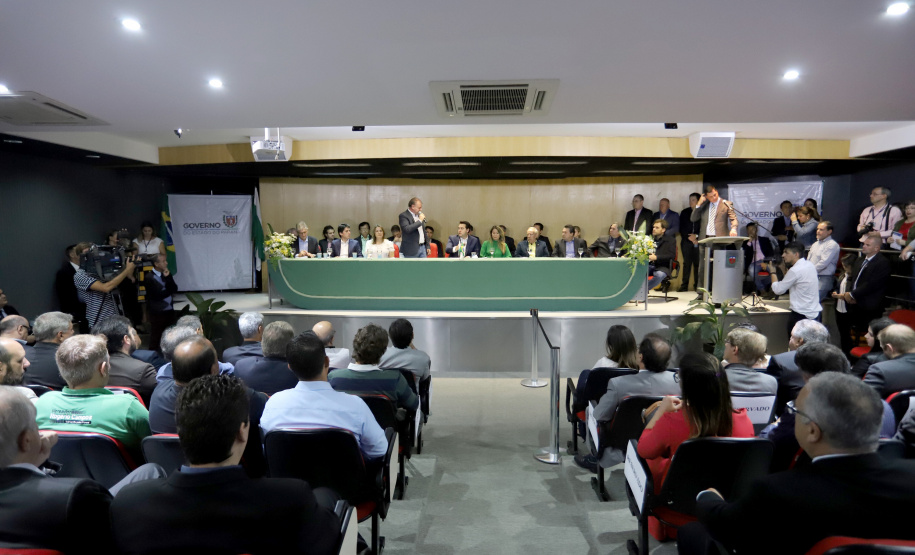 Governador Carlos Massa Ratinho Júnior dá posse ao secretário do Desenvolvimento Urbano e de Obras Públicas, João Carlos Ortega  -  Curitiba, 14/02/2019  -  Foto: José Fernando Ogura/ANPr