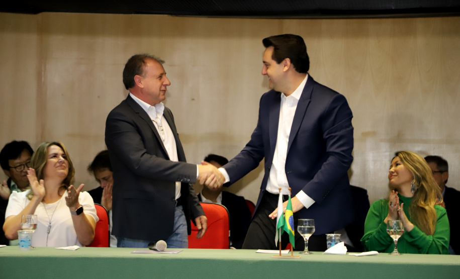 Governador Carlos Massa Ratinho Júnior dá posse ao secretário do Desenvolvimento Urbano e de Obras Públicas, João Carlos Ortega  -  Curitiba, 14/02/2019  -  Foto: José Fernando Ogura/ANPr