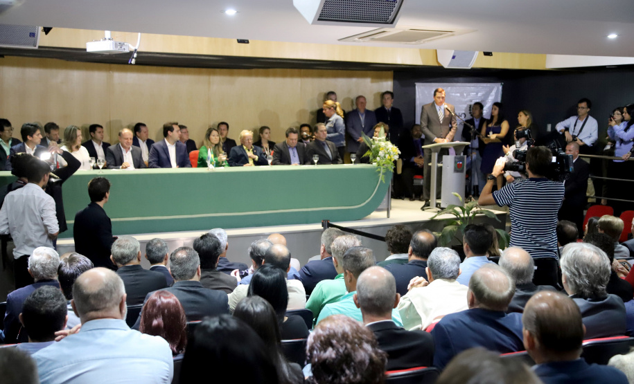 Governador Carlos Massa Ratinho Júnior dá posse ao secretário do Desenvolvimento Urbano e de Obras Públicas, João Carlos Ortega  -  Curitiba, 14/02/2019  -  Foto: José Fernando Ogura/ANPr
