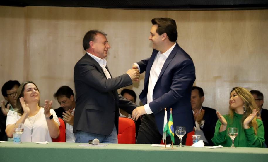 Governador Carlos Massa Ratinho Júnior dá posse ao secretário do Desenvolvimento Urbano e de Obras Públicas, João Carlos Ortega  -  Curitiba, 14/02/2019  -  Foto: José Fernando Ogura/ANPr