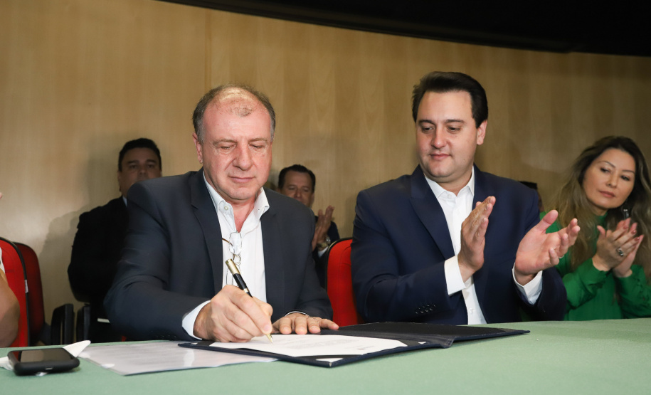 Governador Carlos Massa Ratinho Júnior dá posse ao secretário do Desenvolvimento Urbano e de Obras Públicas, João Carlos Ortega - Curitiba, 14/02/2019 - Foto: Rodrigo Felix Leal/ANPr