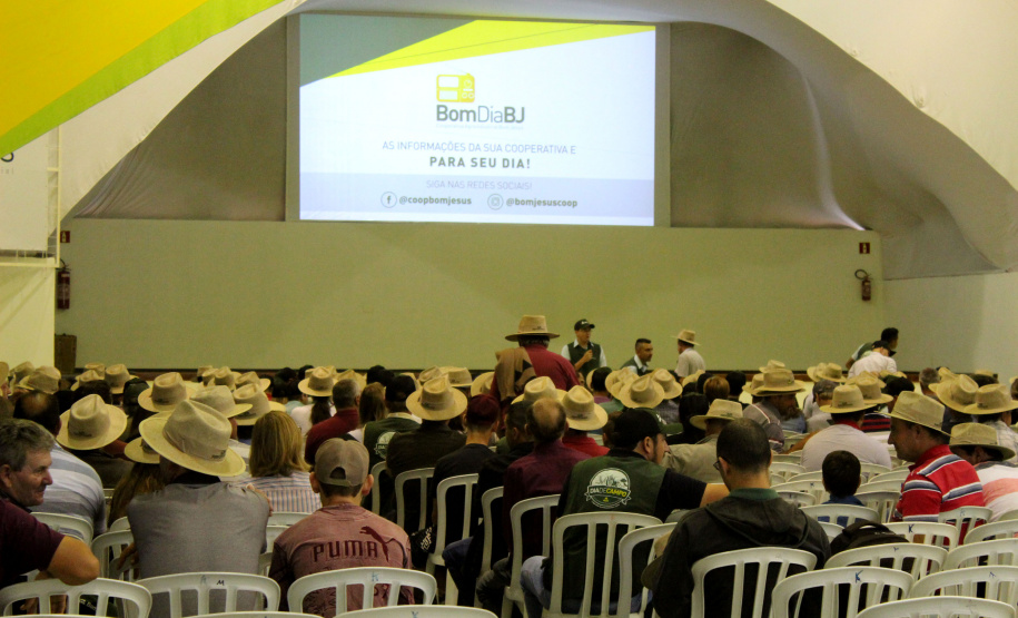 O secretário estadual da Agricultura e do Abastecimento Norberto Ortigara reforçou o apoio do Governo do Paraná para pequenos produtores em dois eventos na quarta-feira (13). DIA DE CAMPO NA LAPA - Na Lapa, Ortigara participou da abertura do Dia de Campo da Cooperativa Agroindustrial Bom Jesus, evento destinado à troca de experiências e transferência de tecnologia, que deve receber, até sexta-feira, mais de seis mil associados.  Lapa, 13/02/2019  - Foto: Gisele Barão/SEAB
