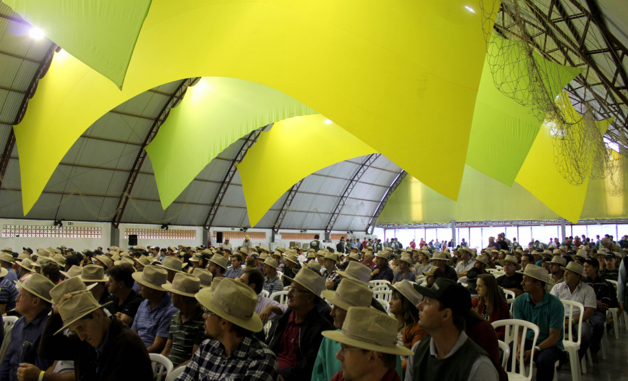 O secretário estadual da Agricultura e do Abastecimento Norberto Ortigara reforçou o apoio do Governo do Paraná para pequenos produtores em dois eventos na quarta-feira (13). DIA DE CAMPO NA LAPA -  Na Lapa, Ortigara participou da abertura do Dia de Campo da Cooperativa Agroindustrial Bom Jesus, evento destinado à troca de experiências e transferência de tecnologia, que deve receber, até sexta-feira, mais de seis mil associados.  Lapa, 13/02/2019  -  Foto: Gisele Barão/SEAB