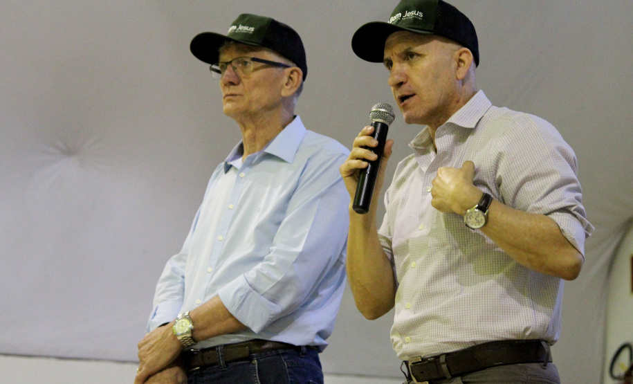 O secretário estadual da Agricultura e do Abastecimento Norberto Ortigara reforçou o apoio do Governo do Paraná para pequenos produtores em dois eventos na quarta-feira (13). DIA DE CAMPO NA LAPA -  Na Lapa, Ortigara participou da abertura do Dia de Campo da Cooperativa Agroindustrial Bom Jesus, evento destinado à troca de experiências e transferência de tecnologia, que deve receber, até sexta-feira, mais de seis mil associados.  Lapa, 13/02/2019  - Foto: Gisele Barão/SEAB