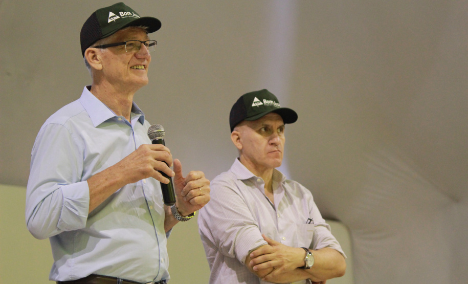 O secretário estadual da Agricultura e do Abastecimento Norberto Ortigara reforçou o apoio do Governo do Paraná para pequenos produtores em dois eventos na quarta-feira (13). DIA DE CAMPO NA LAPA -  Na Lapa, Ortigara participou da abertura do Dia de Campo da Cooperativa Agroindustrial Bom Jesus, evento destinado à troca de experiências e transferência de tecnologia, que deve receber, até sexta-feira, mais de seis mil associados.  Lapa, 13/02/2019  -  Foto: Gisele Barão/SEAB