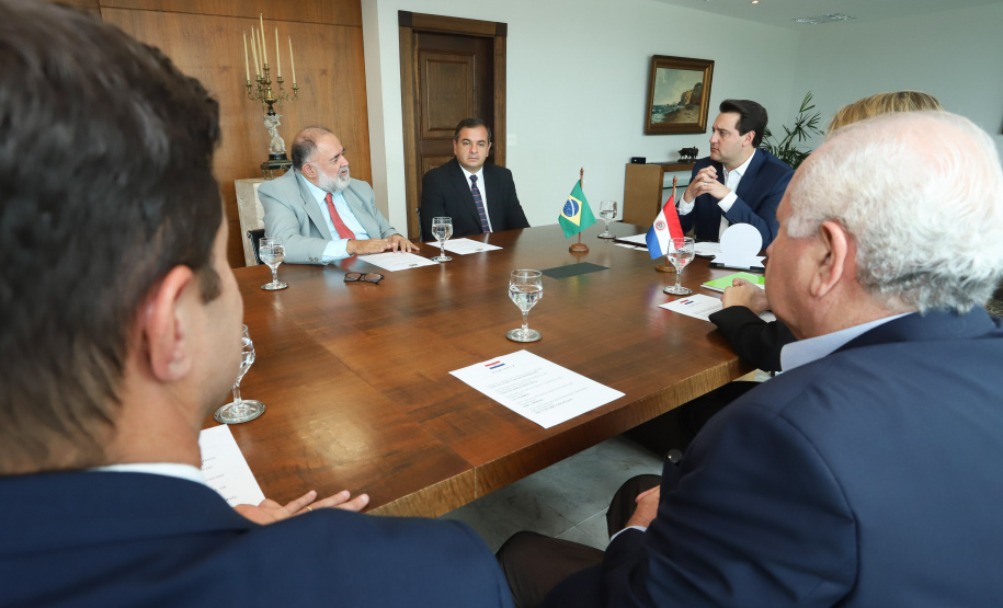 Governador Carlos Massa Ratinho Júnior recebe comitiva do Governo do Paraguai  -  Curitiba, 14/02/2019  -  Foto: Rodrigo Félix Leal/ANPr