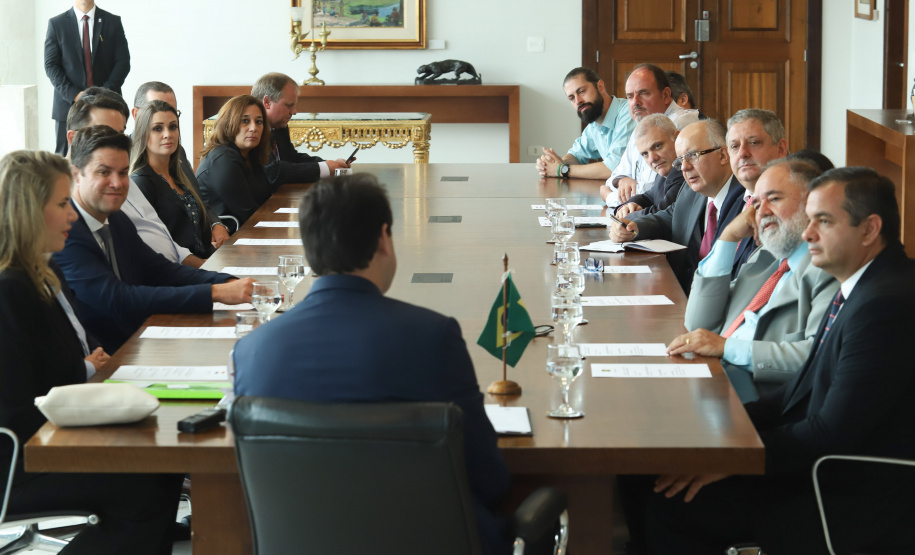 Governador Carlos Massa Ratinho Júnior recebe comitiva do Governo do Paraguai  -  Curitiba, 14/02/2019  -  Foto: Rodrigo Félix Leal/ANPr