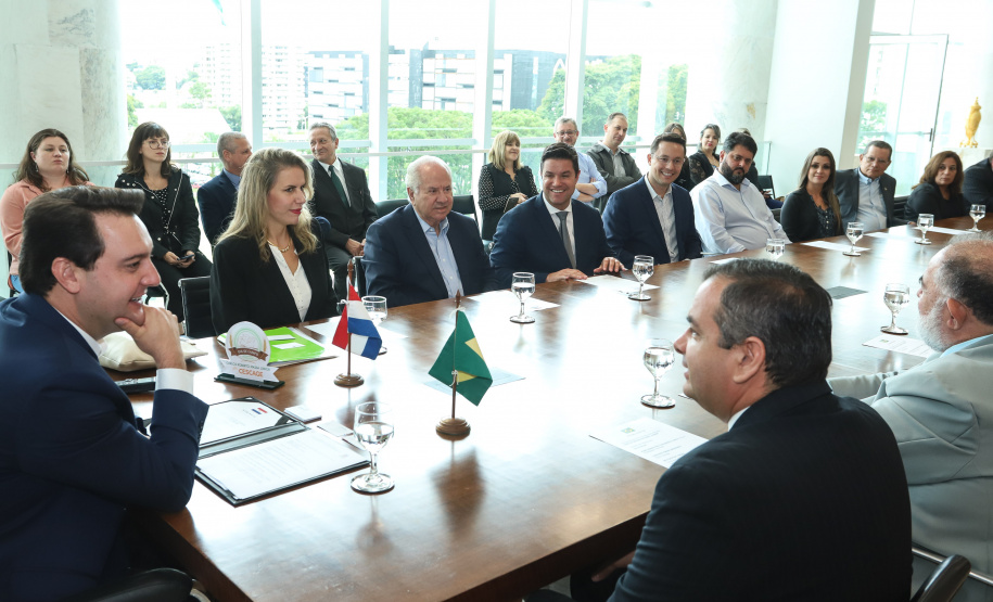 Governador Carlos Massa Ratinho Júnior recebe comitiva do Governo do Paraguai  -  Curitiba, 14/02/2019  -  Foto: Rodrigo Félix Leal/ANPr