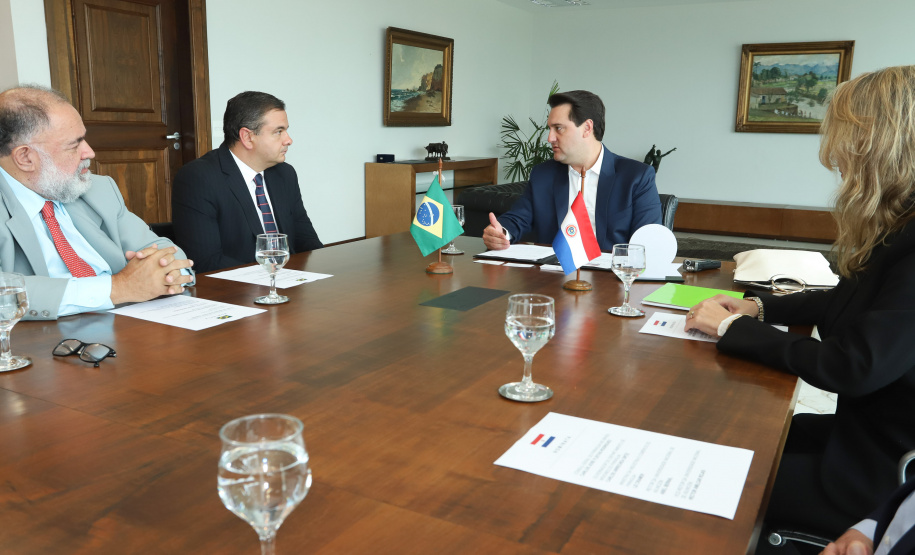 Governador Carlos Massa Ratinho Júnior recebe comitiva do Governo do Paraguai  -  Curitiba, 14/02/2019  -  Foto: Rodrigo Félix Leal/ANPr