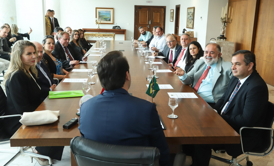 Governador Carlos Massa Ratinho Júnior recebe comitiva do Governo do Paraguai  -  Curitiba, 14/02/2019  -  Foto: Rodrigo Félix Leal/ANPr