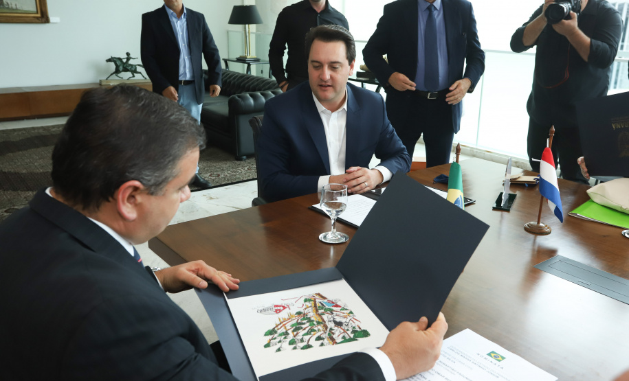 Governador Carlos Massa Ratinho Júnior recebe comitiva do Governo do Paraguai  -  Curitiba, 14/02/2019  -  Foto: Rodrigo Félix Leal/ANPr