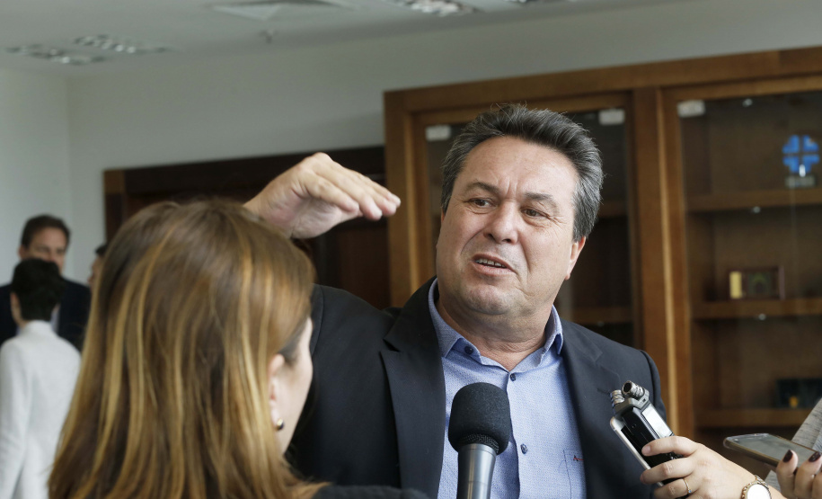 RATINHO JUNIOR ASSINA TERMO DE COOPERAÇÃO COM A FIEP. Secretário do Desenvolvimento Sustentável e Turismo, Márcio Nunes fala sobre as medidas que o Governo do Paraná vai adotar para agilizar o processo de licenciamento ambiental no Estado. - Curitiba, 14-02-19.Foto: Arnaldo Alves / ANPr.