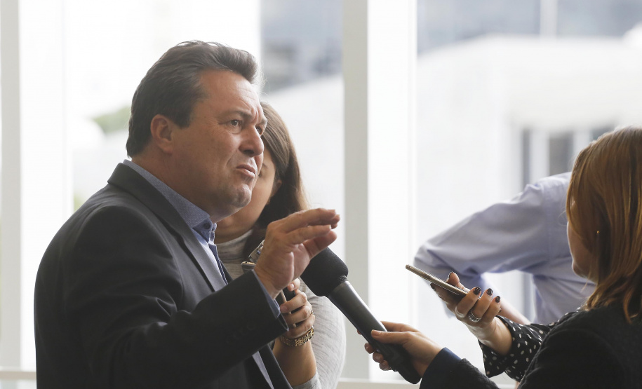 RATINHO JUNIOR ASSINA TERMO DE COOPERAÇÃO COM A FIEP. Secretário do Desenvolvimento Sustentável e Turismo, Márcio Nunes fala sobre as medidas que o Governo do Paraná vai adotar para agilizar o processo de licenciamento ambiental no Estado. - Curitiba, 14-02-19.Foto: Arnaldo Alves / ANPr.