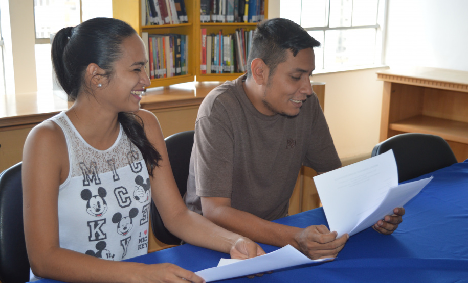 Em pouco mais de dois anos de funcionamento, 2.108 estrangeiros que buscam uma nova oportunidade de vida no Brasil foram atendidos no Centro de Informação para Migrantes, Refugiados e Apátridas do Paraná (Ceim-PR). Na foto, Miguel Leonardo Guevo Rodriguez e Yosmary Del Carmo Perez. Foto:Kerem Bomfim