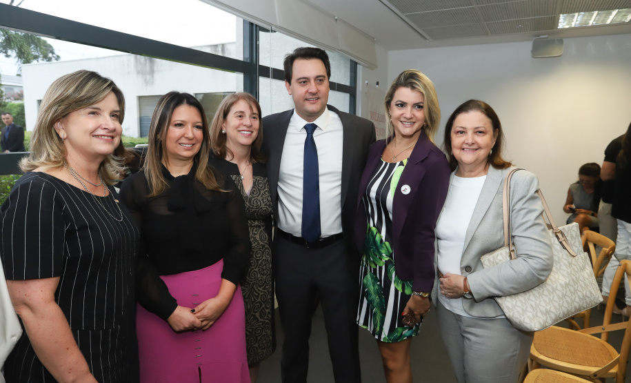 O governador Carlos Massa Ratinho Junior afirmou nesta sexta-feira (15) que o Governo do Estado vai incentivar negócios administrados por mulheres. Ele participou, em Curitiba, do encontro do grupo MEX Brasil – Espaço Mulheres Executivas e falou sobre o fortalecimento de linhas de crédito voltadas para o empreendedorismo feminino. Curitiba, 15/02/2019. Foto: Rodrigo Felix Leal/ANPr