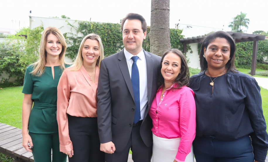 O governador Carlos Massa Ratinho Junior afirmou nesta sexta-feira (15) que o Governo do Estado vai incentivar negócios administrados por mulheres. Ele participou, em Curitiba, do encontro do grupo MEX Brasil – Espaço Mulheres Executivas e falou sobre o fortalecimento de linhas de crédito voltadas para o empreendedorismo feminino. Curitiba, 15/02/2019. Foto: Rodrigo Felix Leal/ANPr