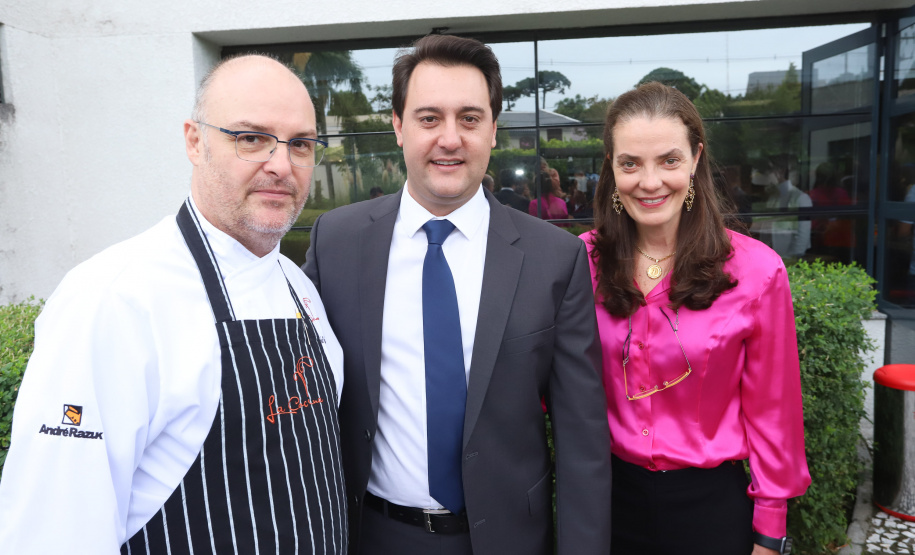 O governador Carlos Massa Ratinho Junior afirmou nesta sexta-feira (15) que o Governo do Estado vai incentivar negócios administrados por mulheres. Ele participou, em Curitiba, do encontro do grupo MEX Brasil – Espaço Mulheres Executivas e falou sobre o fortalecimento de linhas de crédito voltadas para o empreendedorismo feminino. Curitiba, 15/02/2019. Foto: Rodrigo Felix Leal/ANPr