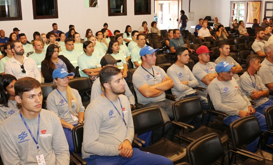 A Companhia de Saneamento do Paraná (Sanepar) e a Secretaria Municipal do Meio Ambiente de Curitiba vão reforçar a parceria nos próximos meses para a despoluição dos rios urbanos de Curitiba. Na foto, Técnicos farão vistorias e ações de educação socioambiental    -  Curitiba, 15/02/2019  -  Foto: Divulgação Sanepar