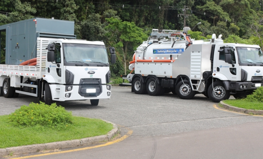 A Companhia de Saneamento do Paraná (Sanepar) e a Secretaria Municipal do Meio Ambiente de Curitiba vão reforçar a parceria nos próximos meses para a despoluição dos rios urbanos de Curitiba. Caminhões utilizados pela Sanepar em limpeza e desobstrução de rede   -  Curitiba, 15/02/2019  -  Foto: Divulgação Sanepar