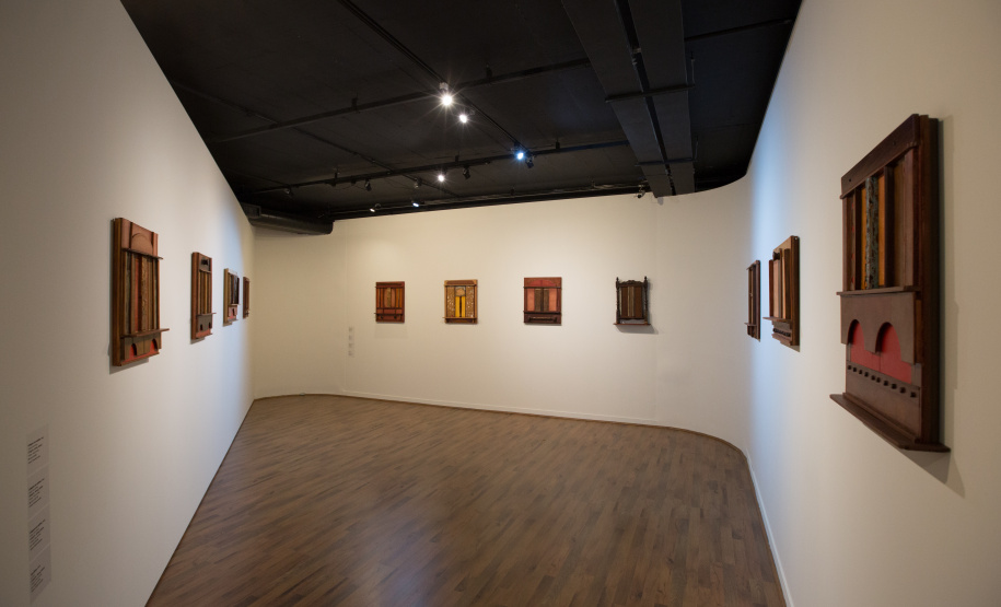 Quem visitar o Museu Oscar Niemeyer (MON) neste domingo (17) poderá participar das atividades preparadas pela equipe do Educativo. Das 11h às 17h, acontece no subsolo a oficina Estruturas e Valores, cuja técnica trabalhada é a pintura. Já às 16h, haverá uma visita mediada à exposição de mesmo nome, composta por obras do artista Antonio Arney.  -  Curitiba, 15/02/2019  -  Foto: Fernando Dias/Divulgação MON