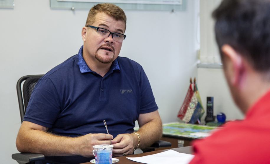A relação do Porto de Paranaguá com a cidade foi tema de uma reunião entre o diretor dos Portos do Paraná, Luiz Fernando Garcia, e o prefeito Marcelo Roque, nesta sexta-feira (15). O encontro faz parte dos esforços da nova gestão em contribuir com o desenvolvimento do município e aproximar a comunidade da atividade portuária. Foto:Claudio Neves/APPA