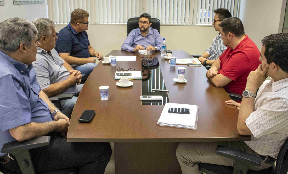 A relação do Porto de Paranaguá com a cidade foi tema de uma reunião entre o diretor dos Portos do Paraná, Luiz Fernando Garcia, e o prefeito Marcelo Roque, nesta sexta-feira (15). O encontro faz parte dos esforços da nova gestão em contribuir com o desenvolvimento do município e aproximar a comunidade da atividade portuária. Foto:APPA