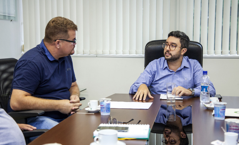 A relação do Porto de Paranaguá com a cidade foi tema de uma reunião entre o diretor dos Portos do Paraná, Luiz Fernando Garcia, e o prefeito Marcelo Roque, nesta sexta-feira (15). O encontro faz parte dos esforços da nova gestão em contribuir com o desenvolvimento do município e aproximar a comunidade da atividade portuária. Foto:Claudio Neves/APPA